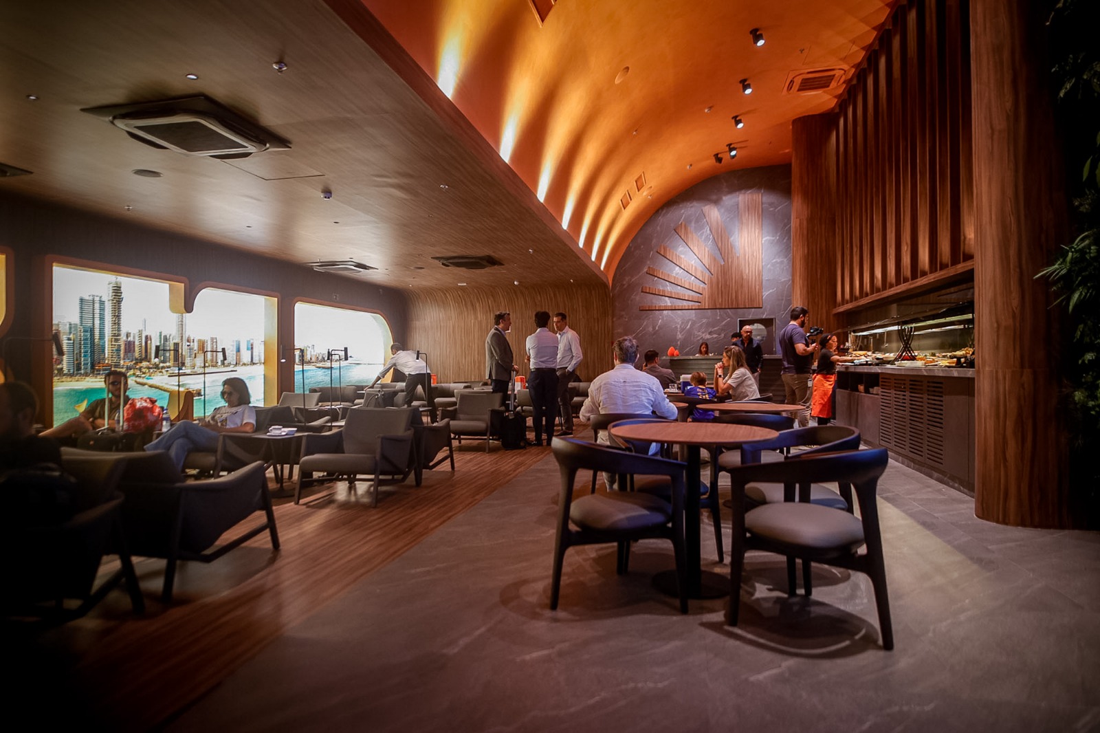 Jader Almeida assina lounge do Banco Inter no Aeroporto de Fortaleza