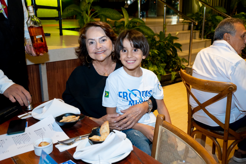 Frotas pelo Mundo - No Pipo Restaurante, Alexandre Frota apresenta expedição aérea solo de volta ao mundo