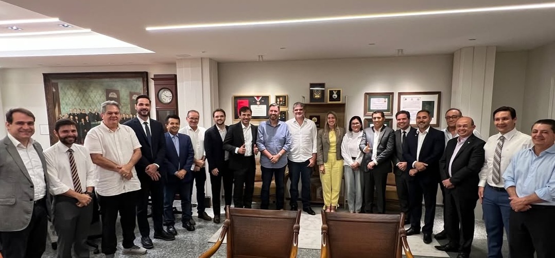 Alece reúne base governista em encontro que define próximos passos para 2026