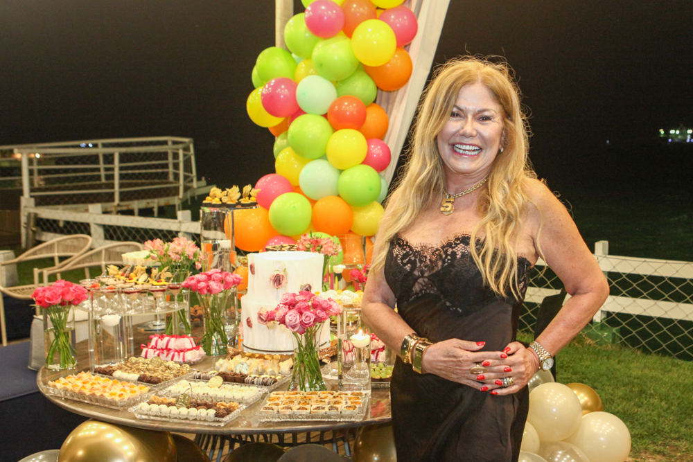 Stela Frota celebra novo ciclo em noite de afeto no Iate Clube de Fortaleza