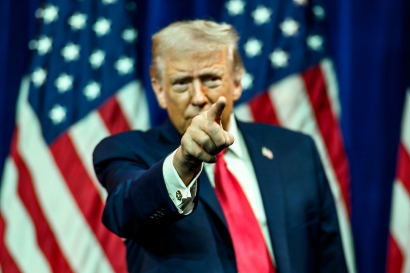 Trump diz não se importar se novo governo do Irã será democrático