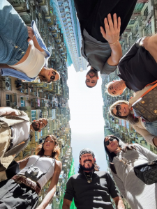 Um Dos Lugares Mais Surreais Que Já Conheci… O Famoso “monster Building”! Imagine Morar Em Um Co