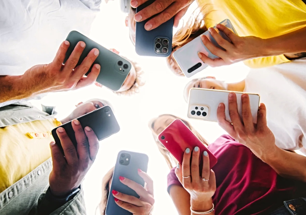 Ranking da felicidade tem Brasil no 32º lugar e alerta sobre uso de redes sociais