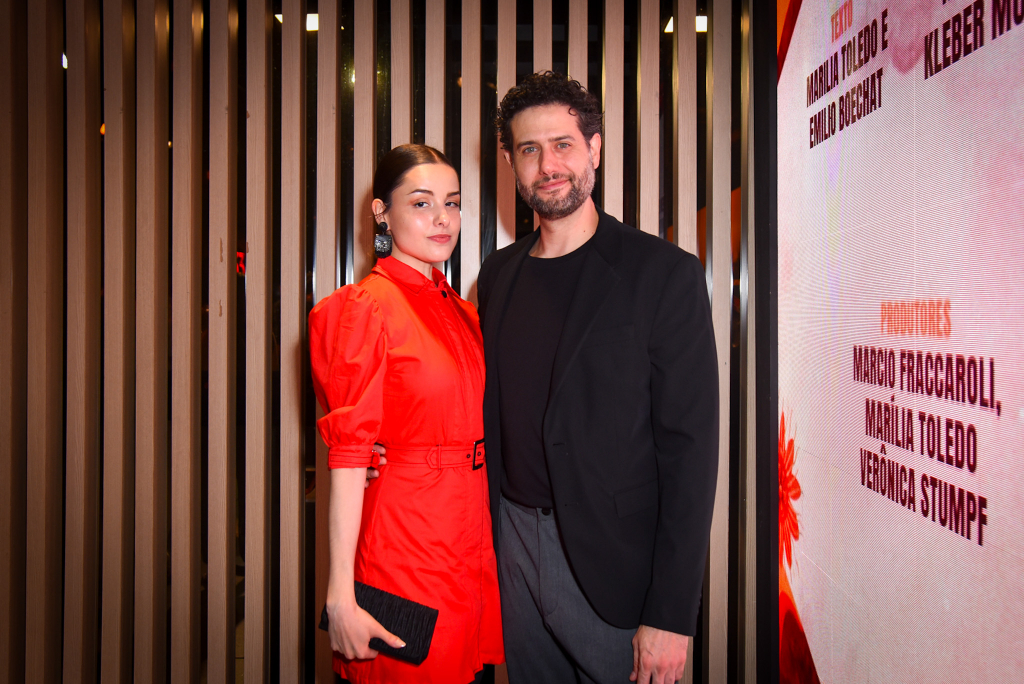 Velson D'sousa E Namorada 2320