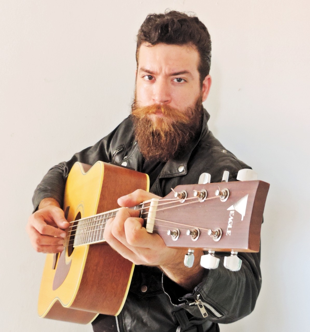 Vinny Fist leva seu som à Vila Azul do Mar neste domingo. Foto: Divulgação