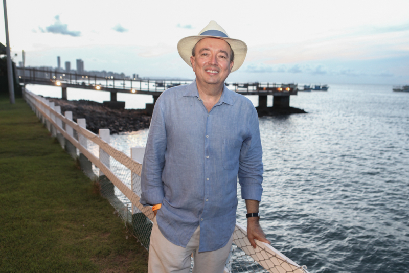 Noite festiva marca o aniversário do médico Weiber Xavier no Iate Clube de Fortaleza