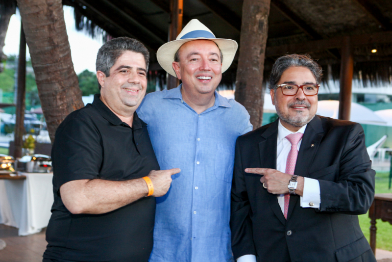Brinde à Vida - Noite festiva marca o aniversário do médico Weiber Xavier no Iate Clube de Fortaleza