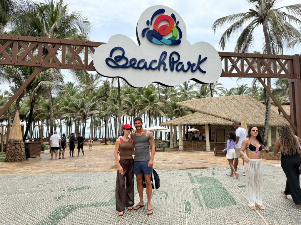 Michelle Barros e Shia em dias de descanso no Beach Park, no Ceará. Fotos: Divulgação