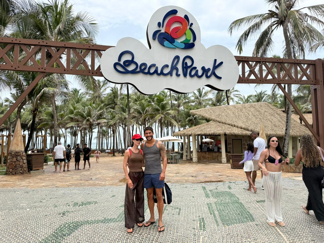 Michelle Barros e Shia curtem dias de descanso e aventura no Beach Park