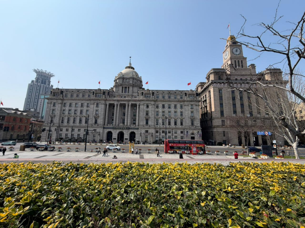 Antigo HSBC Building e Customs House formam um dos conjuntos arquitetônicos do Bund