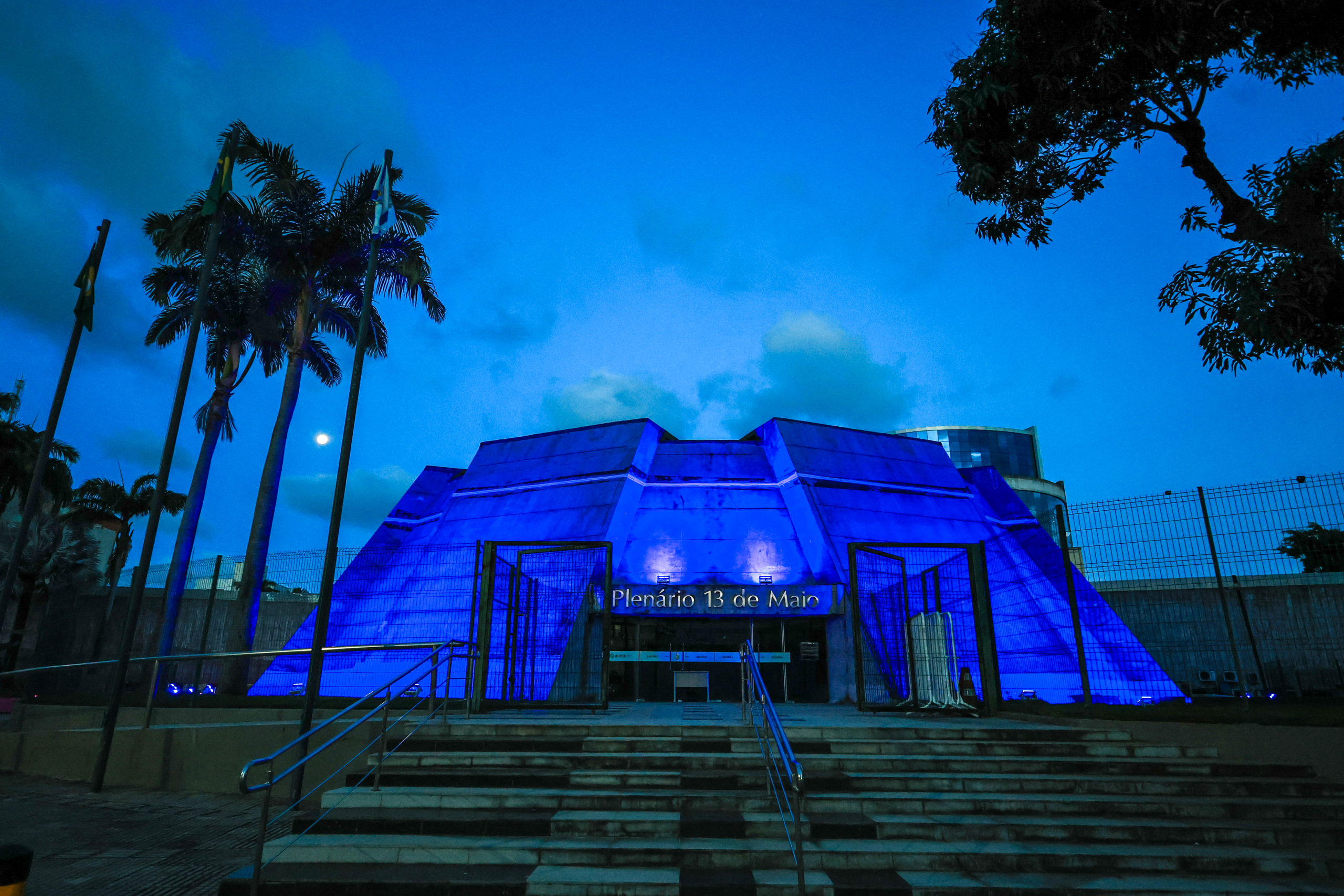 01 04 2026 Iluminação Azul Do Plenário Alusão Ao Dia Mundial De Conscientização Sobre O Autismo Foto Dário Gabriel (5)