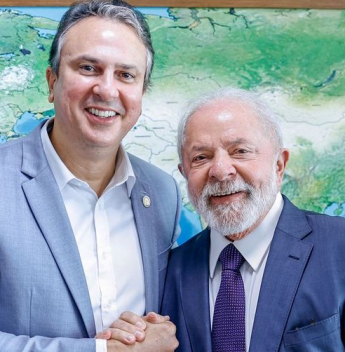 Camilo Santana é convidado por Lula para integrar coordenação nacional da campanha de reeleição