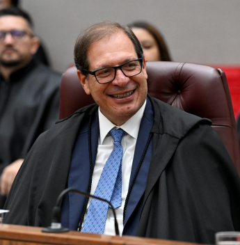 Com eleição unânime, Luis Felipe Salomão assume presidência do STJ até 2028