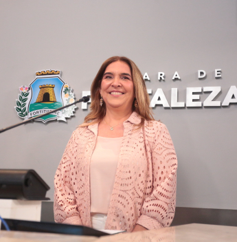 Posse de Adriana Pedrosa expõe dinâmica de suplência na Câmara de Fortaleza