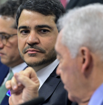 Nome de Jorge Messias é aprovado na CCJ do Senado e vai ao plenário para decisão final