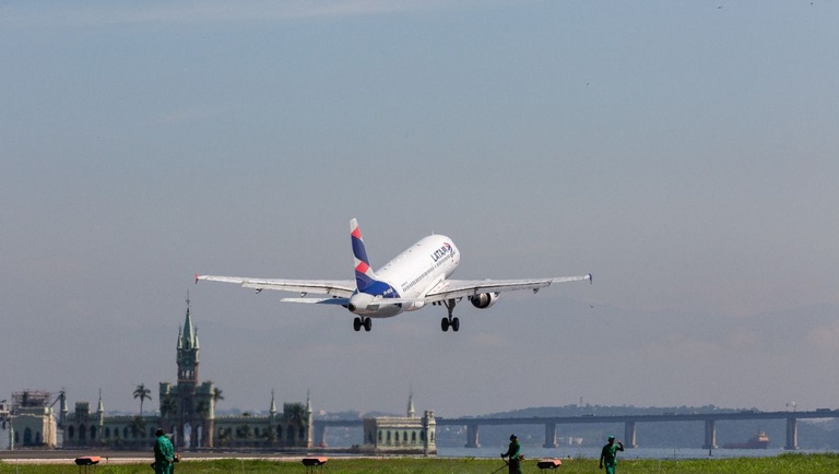 Aviação doméstica bate recorde histórico e supera 25 milhões de passageiros no trimestre