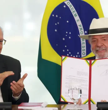 Lula assina decreto que promulga acordo UE-Mercosul