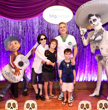 Estreia do espetáculo  “Viva – A Vida é Uma Festa In Concert” no Rio atrai famosos e seus filhos