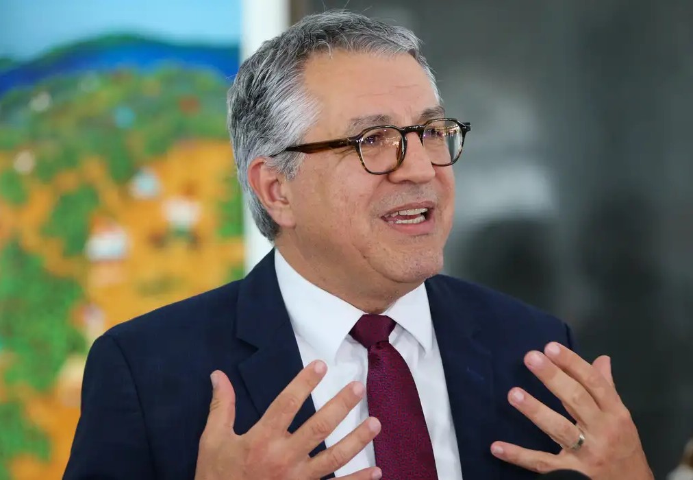 Ministro Alexandre Padilha desembarca no Ceará e certifica Hospital Haroldo Juaçaba como unidade de ensino