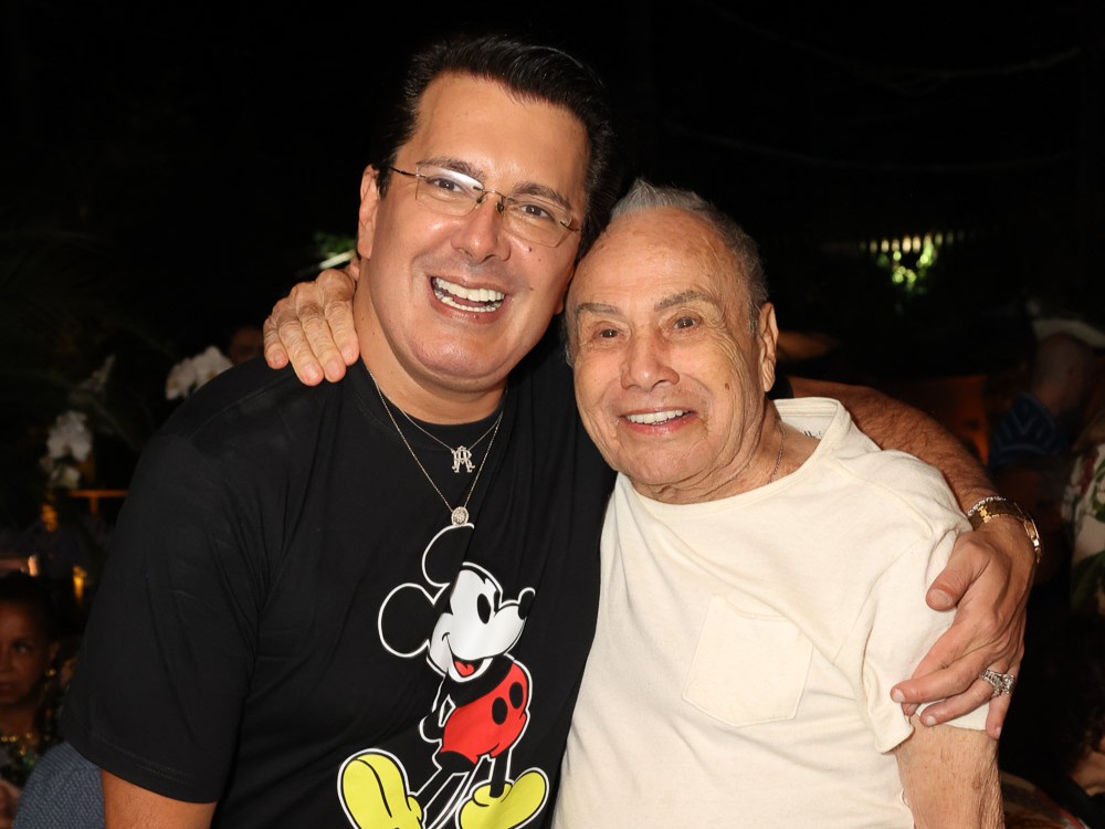 André E Stenio Garcia