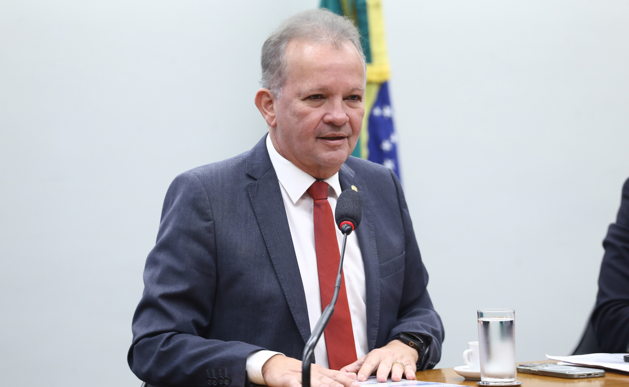 Com articulação de André Figueiredo, PEC da assistência social avança na Câmara Federal