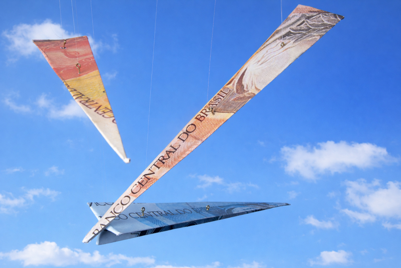 Aviões De Papel No Céu