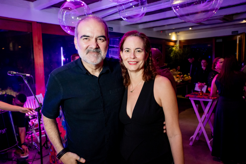 New chapter - Karla Rodrigues brinda os 40 anos em noite all black no Colosso