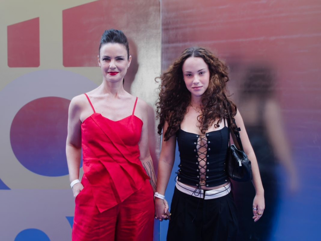 Carolina Kasting E Cora Grecco