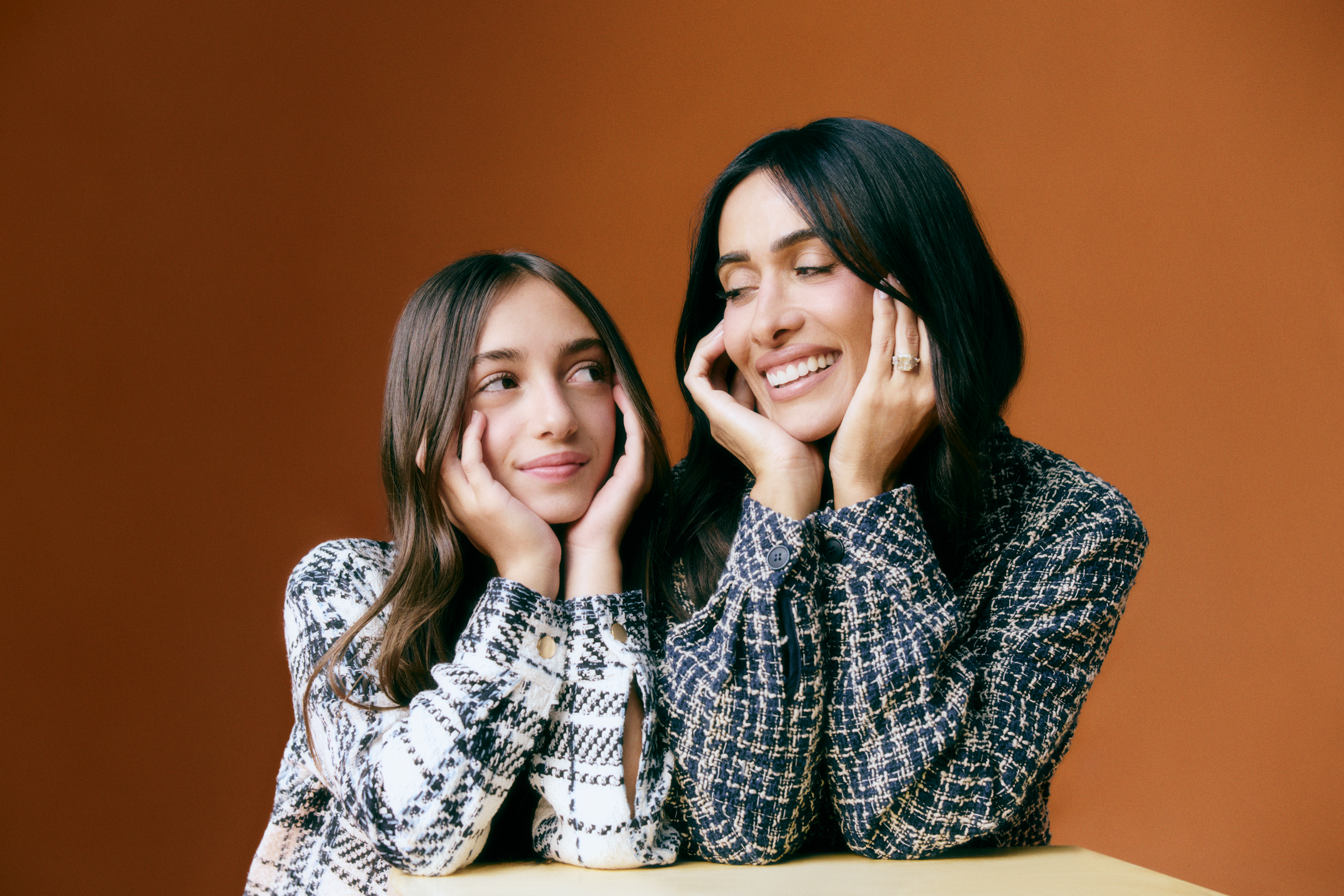 Silvia Braz divide cena com a filha Bebela em nova collab com a Riachuelo