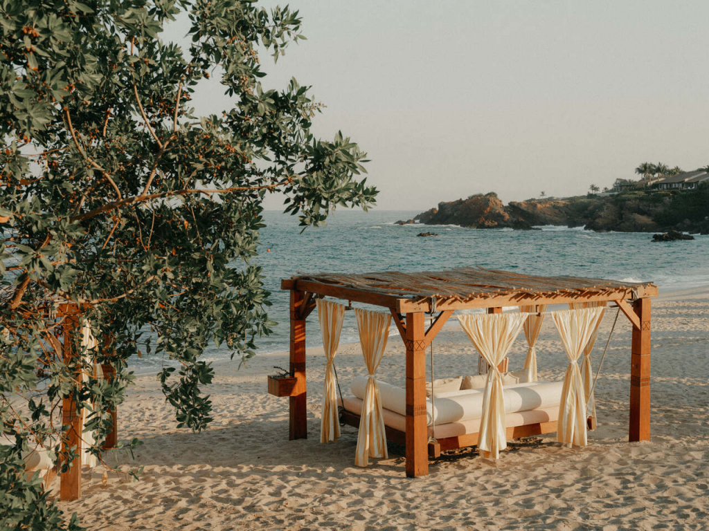 Cuevas Club De Playa (2)