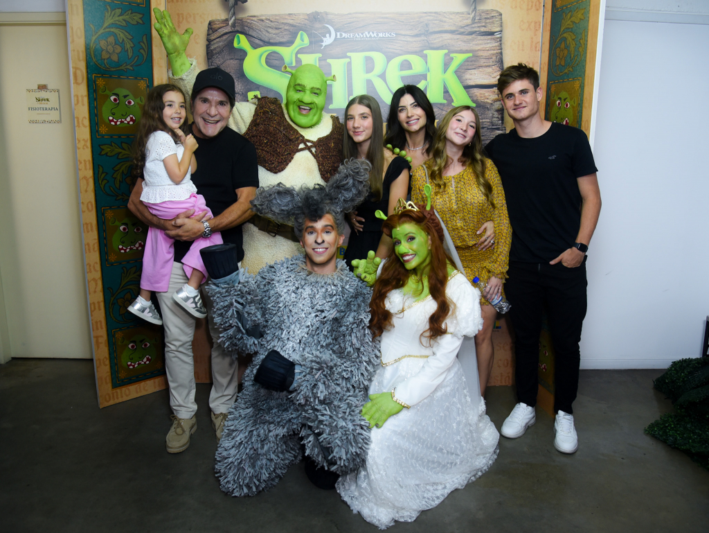 Daniel E A Esposa, Aline, As Filhas, Lara, Luiza E Olivia E O Genro, Luca, Tiago Abravanel E Fabi Bang