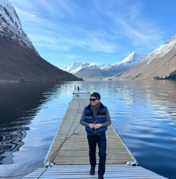 David Moura do Carmo explora refúgios emblemáticos nos fiordes noruegueses ao lado de amigos