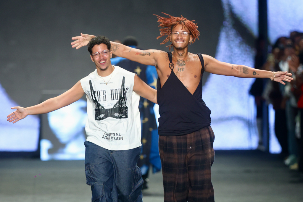 Dendezeiro Comemora O Desfile 2