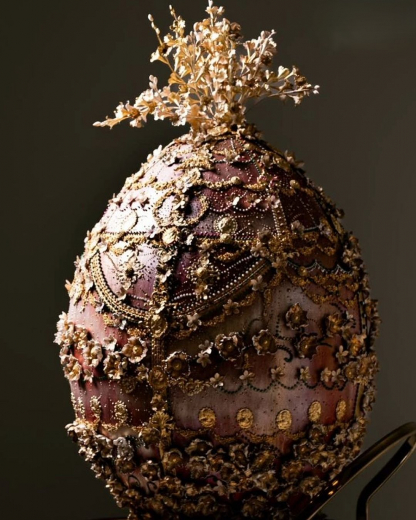 Denilson Lima, Conhecido Como O “confeiteiro Dos Famosos”, Desenvolveu, Sob Encomenda, Um Ovo De