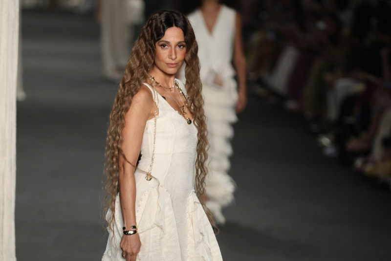 na passarela - Segundo dia da Rio Fashion Week conecta famosos, desfiles e mercado no Píer Mauá