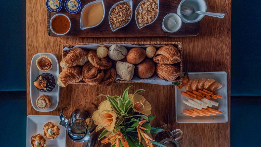 Detalhe Das Cestas De Pães No Vila Selvagem, Sabor E Crocância Do Melhor Da Boulangerie Francesa