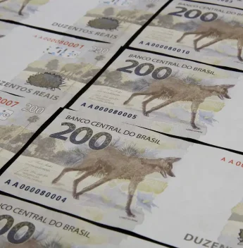 Mercado reduz previsão de déficit e vê alívio na trajetória da dívida em 2026 e 2027