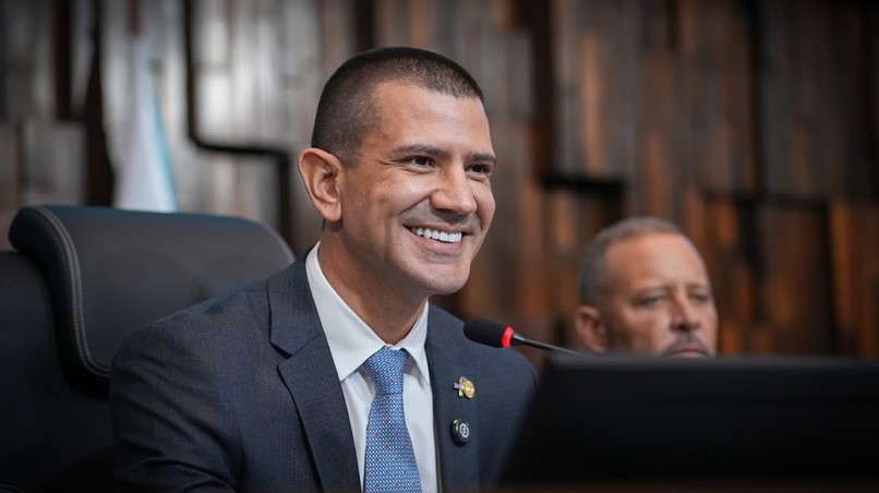 Douglas Ruas assume Alerj oficialmente enquanto STF decide futuro do Executivo