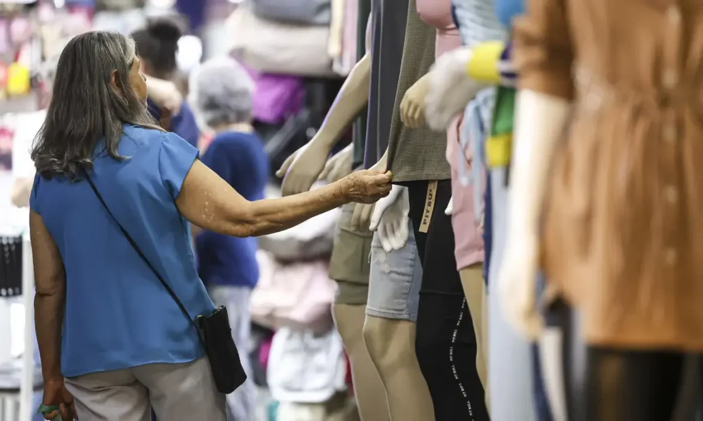 Economia Prateada Mostra Força De Consumidores E Empreendedores 60+ Idosos Consumidores Comércio Varejo Comércio Varejista Foto Agência Brasil