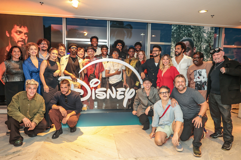 Pré-estreia da série Impuros movimenta Bruno Gagliasso, Raphael Logam e convidados no Rio