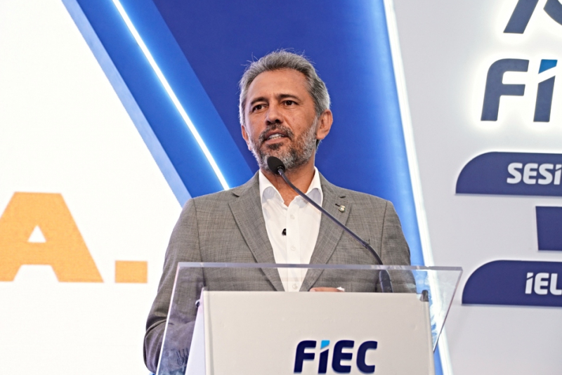 Elmano celebra aniversário com a família e reforça conexão com o povo cearense