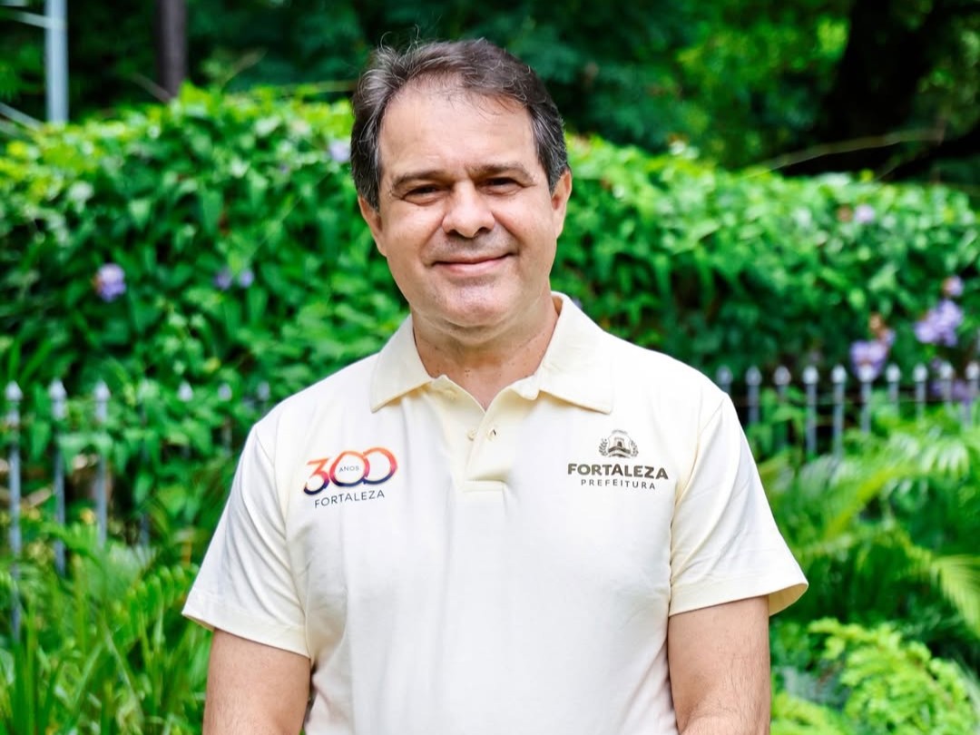 Prefeito Evandro Leitão celebra nova idade e recebe homenagens de lideranças políticas