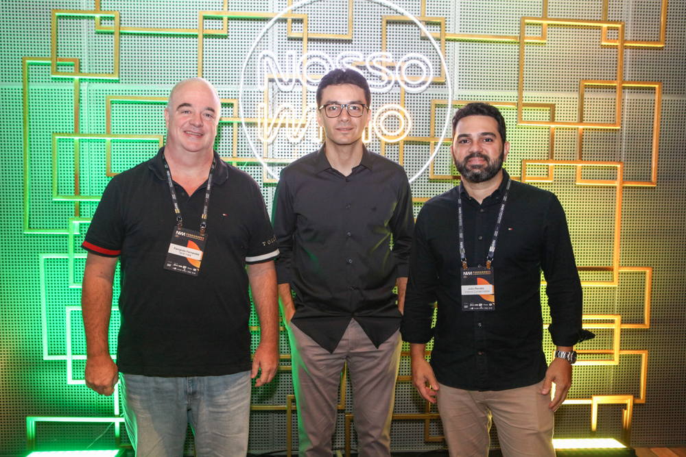 Fernando Fernandes, Fernando Hélio Brito E João Renato