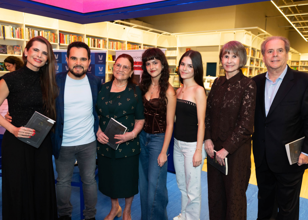 Flávia Fonseca E Luciano Camargo Com A Família