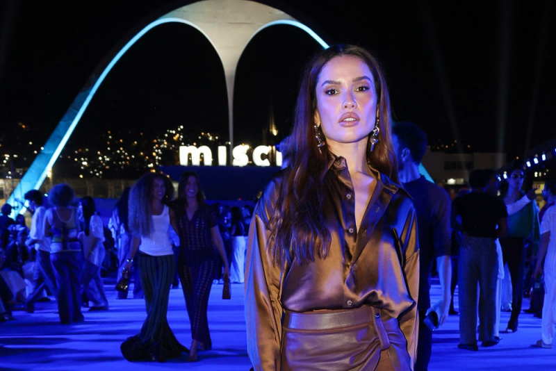experiência fashion - Sapucaí vira passarela e reúne nomes de peso no desfile mais comentado do Rio Fashion Week