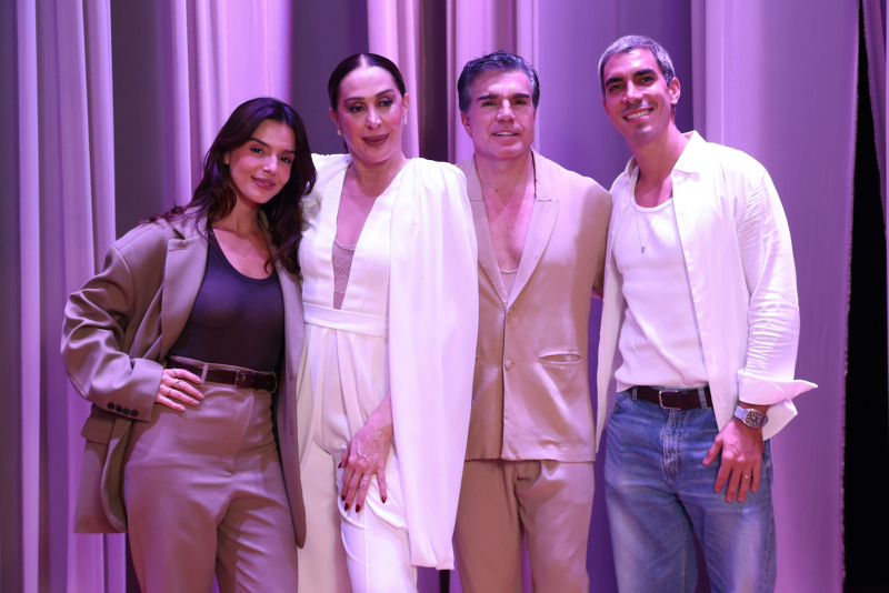 Claudia Raia e Jarbas Homem de Mello estreiam peça “Cenas da Menopausa” no Rio com celebridades na plateia