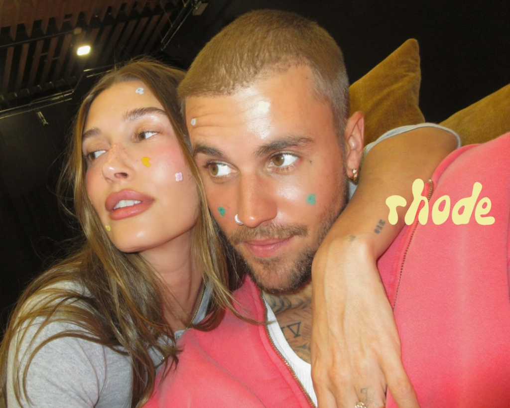 Justin e Hailey levam adesivos antiacne para o visual dos festivais - Fotos: Reprodução/Instagram Rhode