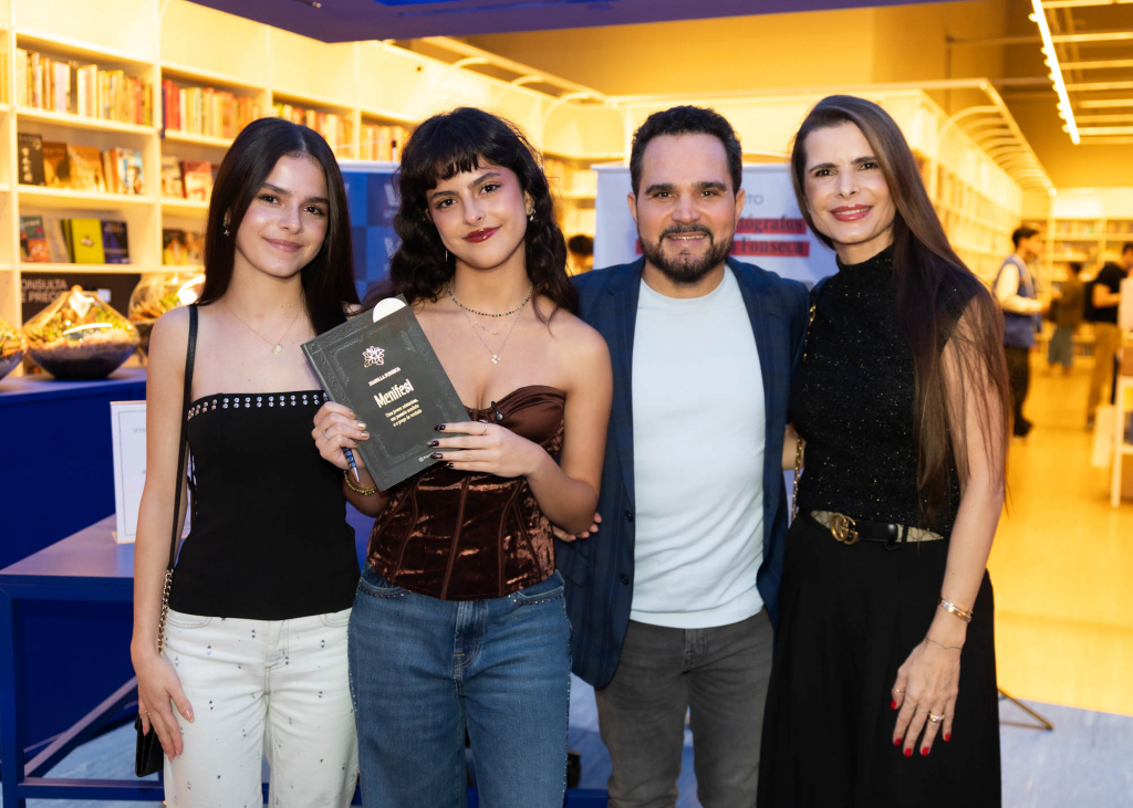 Helena, Isabella, Luciano Camargo E Flávia Fonseca