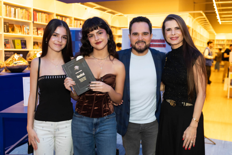 Helena, Isabella, Luciano Camargo E Flávia Fonseca