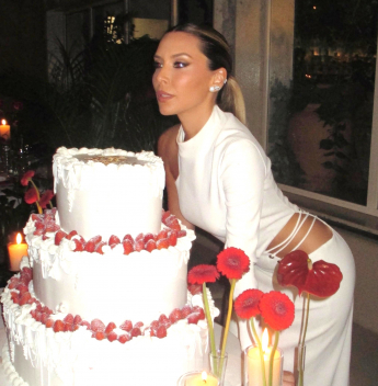 Helena Silvarolli reúne nomes do circuito fashion em noite vintage em São Paulo